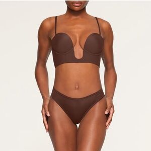 Skims NWT Deep Plunge Bra